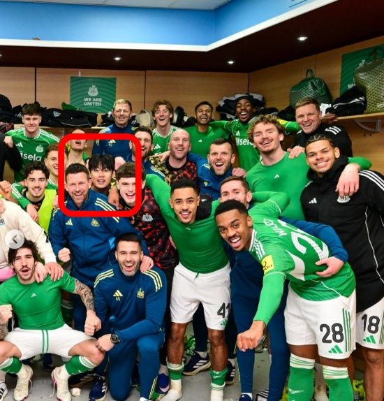  한국 축구의 기대주 박승수(18)가 오랜만에 벤치 명단에 이름을 올린 가운데 판정 시비를 실력으로 잠재운 뉴캐슬이 잉글랜드축구협회(FA)컵 5라운드 티켓을 거머쥐었다. 에디 하우 감독이 이끄는 뉴캐슬은 15일(한국시간) 영국 버밍엄의 빌라 파크에서 열린 2025-2026시즌 FA컵 4라운드(32강) 원정 경기에서 애스턴 빌라를 3-1로 꺾었다. 뉴캐슬