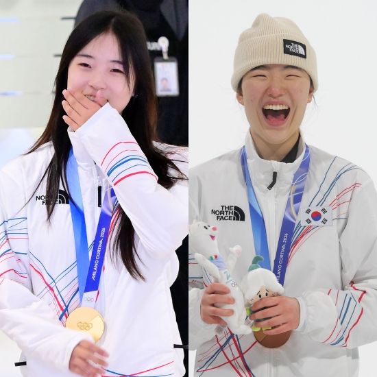 2008년생 두 여고생 최가온(세화여고)과 유승은(성복고)이 한국 동계올림픽 설상종목 새 역사를 써내려가고 있다.&nbsp;최가온은 유승은과 선전을 다짐했고 함께 올림픽 새 역사의 장본인이 됐다.&nbsp;최가온이 16일 인천국제공항을 통해 귀국한 뒤, 인터뷰에서 같은 여고생 스노보더 유승은에게 '메달 따기 전에 내가 꼭 다 이기고 와, 일본 선수 다 이기고 와 이렇게 말하고 그랬다'라며 응원했다고 말했다.&nbsp;사진 인천공항, 김한준 기자 / 연합뉴스
