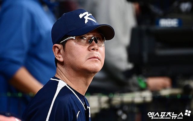 류지현 2026 월드베이스볼클래식(WBC) 국가대표팀 감독이 16일 일본 오키나와에서 시작된 첫 소집훈련에 앞서 원태인(삼성 라이온즈) 부상 이탈에 따른 유영찬(LG 트윈스) 대체 선수 발탁 배경을 밝혔다. 사진 엑스포츠뉴스 DB