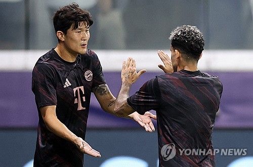 바이에른 뮌헨 센터백 김민재가 모처럼 선발 출전해 무실점 승리를 이끌었으나 다가오는 여름 이적시장에서 팀을 떠날 수 있다는 전망이 제기되고 있다. 첼시와 토트넘 홋스퍼 등 잉글리시 프리미어리그(EPL) 명문 구단들이 김민재를 예의주시하는 가운데, 뮌헨 역시 매각 가능성을 열어둔 것으로 알려졌다. 연합뉴스
