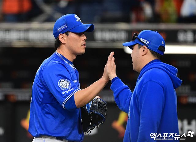 삼성 라이온즈 베테랑 우완 김재윤(왼쪽)이 지난 1월 괌에 이어 2월 일본 스프링캠프에서도 좋은 컨디션을 보이면서 2026시즌에 대한 기대감을 높이고 있다. 사진 엑스포츠뉴스 DB