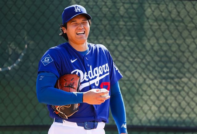 LA 다저스 오타니 쇼헤이가 18일 첫 라이브피칭을 통해 컨디션을 점검했다. 타자 4명을 상대로 총 18구를 던졌으며, 1피안타 2탈삼진을 기록했다. 최고구속은 98마일(약 158km/h)이었다. AFP 연합뉴스