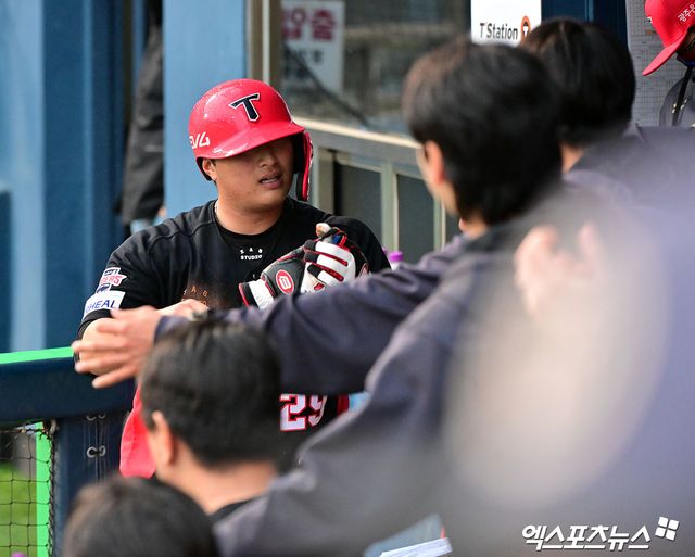 KIA 타이거즈 퓨처스팀 스프링캠프에 참가한 내야수 변우혁이 오른쪽 종아리 통증을 호소하면서 지난 11일 귀국했다. 변우혁은 지금 치료를 받고 있으며, 3주 후 훈련을 재개할 수 있을 것으로 예상한다는 게 구단의 설명이다. 엑스포츠뉴스 DB