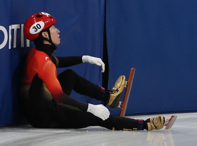 중국 쇼트트랙 대표팀 린샤오쥔은 19일 이탈리아 밀라노 아이스스케이팅 아레나에서 열린 2026 밀라노·코르티나담페초 동계올림픽 남자 쇼트트랙 500ｍ 준준결승 3조에서 40초638의 기록으로 4위에 그치면서 준결승 진출에 실패했다. 이로써 린샤오쥔은 이번 대회를 '노메달'로 마무리했다. 연합뉴스