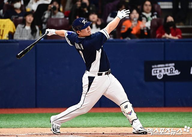 2025시즌 32홈런을 기록, 한화 이글스 통합 준우승을 이끌었던 내야수 노시환. 2026시즌을 마친 뒤 커리어 첫 FA 자격을 취득할 예정이다. 사진 엑스포츠뉴스 DB