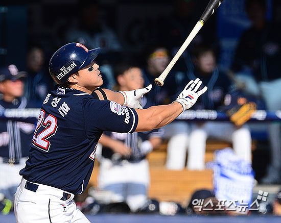 KBO리그 우타자 최초로 1군 통산 2000안타를 기록했던 홍성흔. 2008년부터 2010년까지 3년 연속 타격 2위에 오르는 등 제2의 전성기를 보냈다. 사진 엑스포츠뉴스 DB