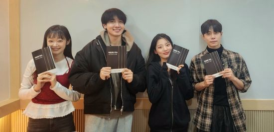 글로벌 숏폼 드라마 ‘악마의 키스’가 지난 19일 전체 대본리딩을 마치고 본격적인 글로벌 행보에 돌입했다.