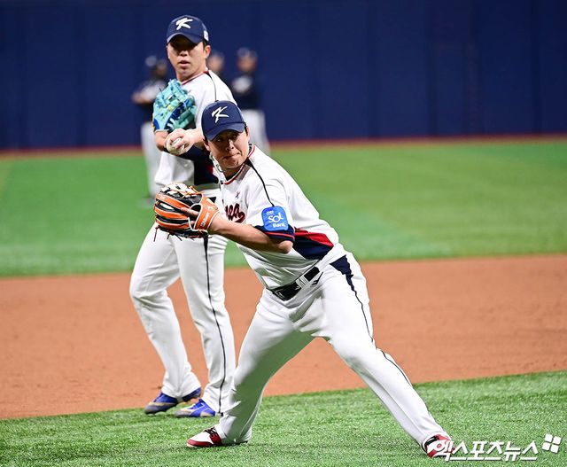 2026 월드베이스볼클래식(WBC)에 출전하는 한화 이글스 노시환이 20일 일본 오키나와 온나손의 아카마 구장에서 열리는 삼성 라이온즈와의 연습경기에 4번타자 겸 1루수로 선발출전한다. 사진 엑스포츠뉴스 DB