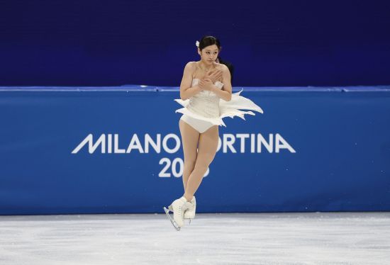 신지아(세화여고)는 20일(한국시간) 이탈리아 밀라노 아이스 스케이팅 스타디움에서 열린 2026 밀라노·코르티나담페초 동계올림픽 피겨스케이팅 여자 싱글 프리스케이팅에 출전해 기술점수(TES) 75.05점, 예술점수(PCS) 65.97점, 합계 141.02점을 받았다. 쇼트프로그램 점수를 포함해 총 206.68점을 받아 프리스케이팅에 출전한 24명 중 11위에 올랐다. 이날 신지아는 프리스케이팅에서 약간의 실수가 있었지만 이번 시즌 베스트 점수를 작성하면서 기념비적인 올림픽 무대를 마쳤다. 연합뉴스
