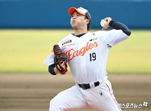 한화 이글스 대만인 투수 왕옌청이 21일 일본 오키나와 고친다 구장에서 열린 대한민국 2026 월드베이스볼클래식(WBC) 대표팀과의 연습경기에 선발등판, 2이닝 무실점으로 호투했다. 사진 고아라 기자