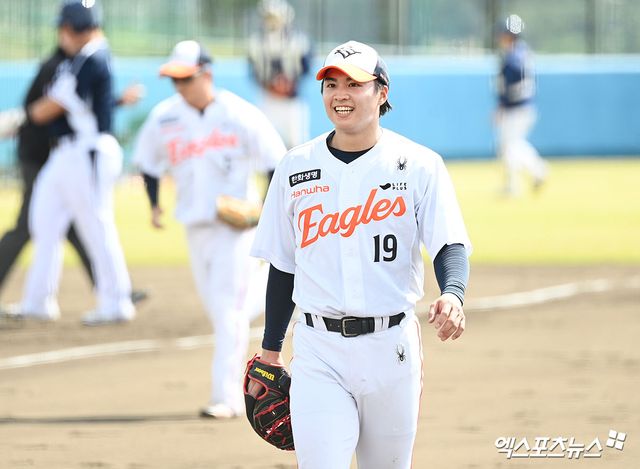 한화 이글스 투수 왕옌청이 21일 일본 오키나와 고친다 구장에서 열린 2026 월드베이스볼클래식(WBC) 대표팀과의 연습경기에 선발등판, 2이닝 무실점으로 호투했다. 사진 고아라 기자
