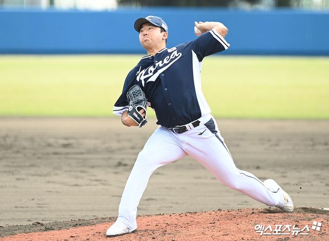 2026 월드베이스볼클래식(WBC) 국가대표팀 투수 송승기가 21일 일본 오키나와 고친다 구장에서 열린 한화 이글스와의 연습경기에 등판, 2이닝 2실점을 기록했다. 사진 고아라 기자