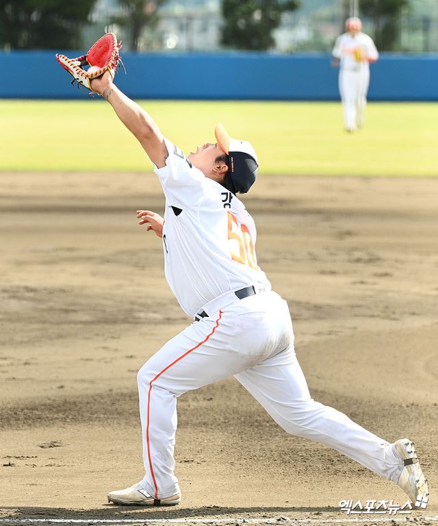 한화 이글스 좌타 거포 강백호가 2026시즌 외야 수비 소화 없이 지명타자와 1루수로만 나설 것으로 보인다. 사진 고아라 기자