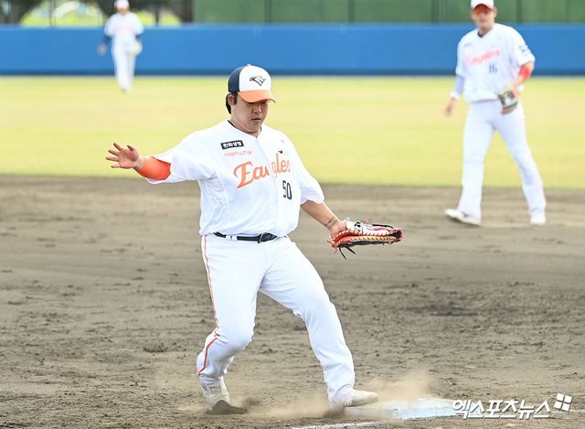 한화 이글스 좌타 거포 강백호가 2026시즌 외야 수비 소화 없이 지명타자와 1루수로만 나설 것으로 보인다. 사진 고아라 기자