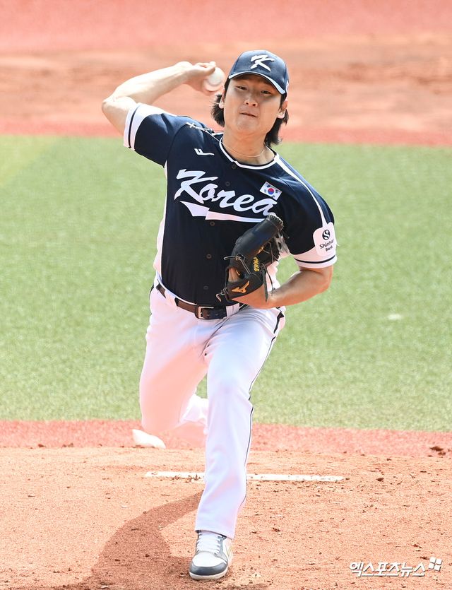 2026 WBC 출전을 준비 중인 국가대표팀 투수 곽빈이 23일 일본 오키나와 가네다 구장에서 열린 한화 이글스와의 연습경기에서 2이닝 무실점으로 호투했다. WBC 대표팀은 이날 7-4로 이겼다. 일부 투수들이 기복을 보이긴 했지만, 타자들의 경기 감각이 정상궤도에 가까워지고 있는 걸 확인했다. 오키나와, 고아라 기자