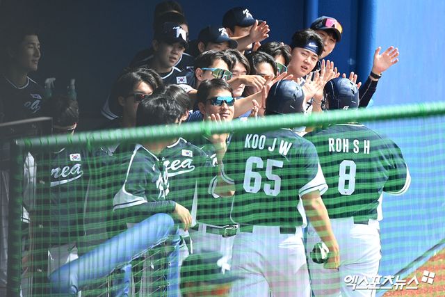 류지현 감독이 이끄는 2026 WBC 국가대표팀이 23일 일본 오키나와 가네다 구장에서 열린 한화 이글스와의 연습경기에서 7-4 역전승을 거뒀다. 사진 고아라 기자