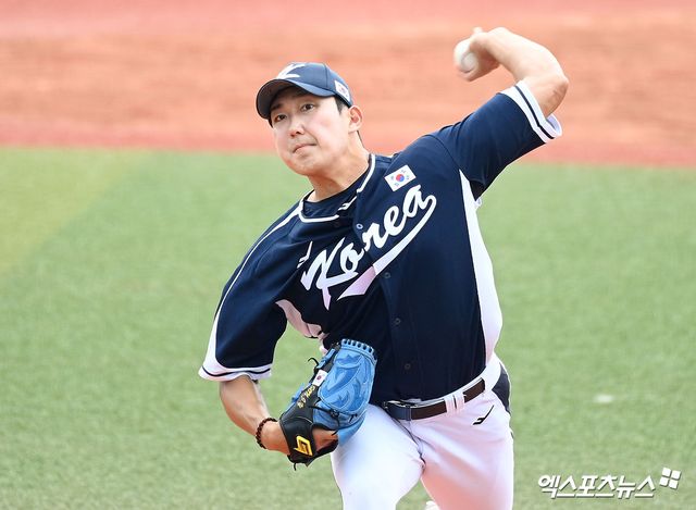 2026 월드베이스볼클래식(WBC) 출전을 준비 중인 국가대표팀 투수 손주영이 23일 일본 오키나와 가네다 구장에서 열린 한화 이글스와의 연습경기에서 2이닝 3실점으로 고전했다. 사진 고아라 기자