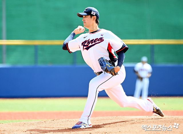 2026 월드베이스볼클래식(WBC)에 출전하는 국가대표팀 투수 고영표가 24일 일본 오키나와 가네다 구장에서 열린 KIA 타이거즈와의 연습경기에 선발등판, 2.2이닝 2실점을 기록했다. 사진 고아라 기자