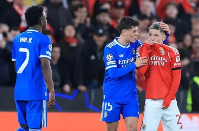 유럽축구연맹(UEFA) 챔피언스리그 무대에서 또다시 불거진 인종차별 스캔들에 대해 UEFA가 철퇴를 내렸다. 영국 공영방송 BBC와 가디언 등 현지 매체는 24일(한국시간) UEFA가 벤피카 공격수 잔루카 프레스티아니에게 잠정 1경기 출전 정지 징계를 내렸다고 보도했다. 레알 마드리드의 비니시우스 주니오르가 제기한 인종차별 주장에 따른 조치다. 연합뉴스