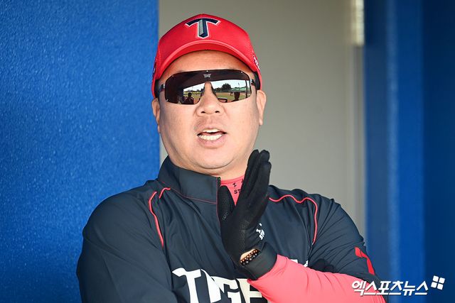 이범호 감독이 이끄는 KIA 타이거즈가 지난 24일 월드베이스볼클래식(WBC) 국가대표팀과의 연습경기를 시작으로 일본 오키나와에서 진행되는 2차 스프링캠프 일정에 돌입했다. 사진 고아라 기자