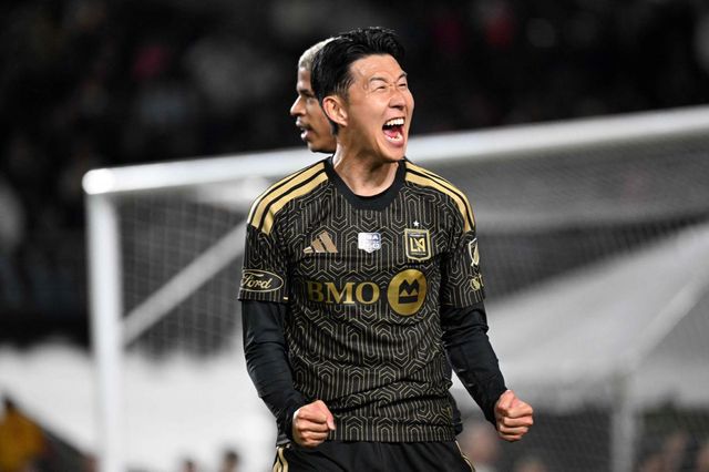 미국 메이저리그사커(MLS) LAFC 손흥민이 체력 안배 차원에서 45분만 그라운드를 누볐다. 팀은 완승을 거두며 16강에 올랐으나 손흥민의 연속 경기 공격포인트 행진은 아쉽게 멈췄다. LAFC는 25일(한국시간) 미국 캘리포니아주 로스앤젤레스의 BMO 스타디움에서 열린 2026시즌 북중미카리브축구연맹(CONCACAF) 챔피언스컵 1라운드 2차전 홈경기에서 레알 에스파냐(온두라스)에 1-0으로 승리했다. 연합뉴스