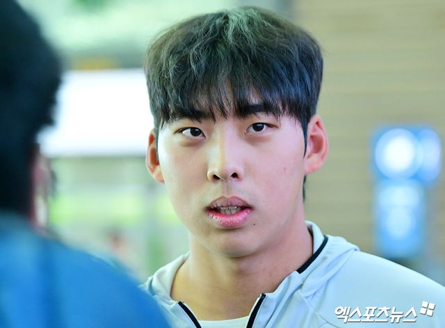 LG트윈스가 2차 스프링캠프를 위해 25일 오전 인천국제공항을 통해 일본 오키나와로 출국했다. 출국 전 LG 추세현이 취재진의 질문에 답하고 있다. 인천공항, 김한준 기자