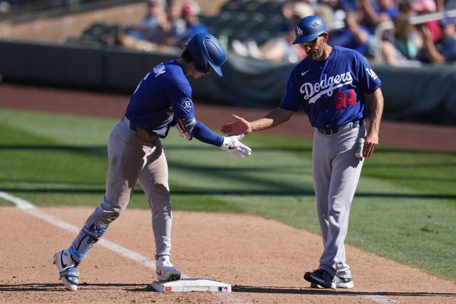 LA 다저스 김혜성이 27일 미국 애리조나주 글렌데일의 카멜백랜치에서 열린 2026 미국 메이저리그(MLB) 시카고 화이트삭스와의 시범경기에 9번타자 겸 2루수로 선발 출전해 3타수 1안타(1홈런) 1타점 1득점을 기록했다. AP 연합뉴스