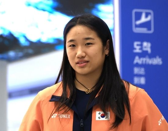 긴 휴식으로 체력을 충전한 '셔틀콕 여제' 안세영(삼성생명·세계랭킹 1위)이 127년 역사를 가진 전통의 대회인 전영 오픈 2연패에 도전한다. 2연패와 더불어 이 대회 세 번째 우승을 노리고 있는 안세영이 아시아에서 여섯 번째로 전영 오픈 3회 우승을 차지한 선수가 될 수 있을지도 주목된다. 사진 연합뉴스