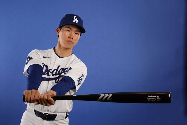 미국 메이저리그(MLB) 시범경기에서 쾌조의 컨디션을 뽐낸 LA 다저스 김혜성이 한국 야구 대표팀에 합류한다. 류지현 감독이 이끄는 대표팀은 3월 2일과 3일 일본 오사카에 위치한 교세라돔에서 WBC 공식 평가전을 소화한다. AFP 연합뉴스