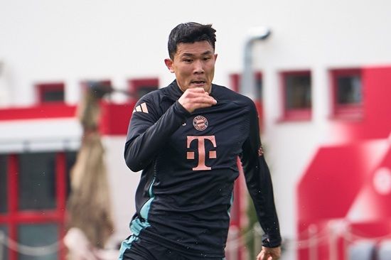 김민재가 1년 만에 자신의 전성기를 만들었던 이탈리아로 향한다.&nbsp;소속팀인 독일 최고 명문 바이에른 뮌헨이 2025-2026 유럽축구연맹(UEFA) 챔피언스리그에서 이탈리아 구단과 16강을 치르게 됐기 때문이다. 김민재와 뮌헨은 지난해 4월 인터 밀란과 2024-2025시즌 UEFA 챔피언스리그 8강 이후 처음으로 이탈리아 원정을 앞두게 됐다. 연합뉴스