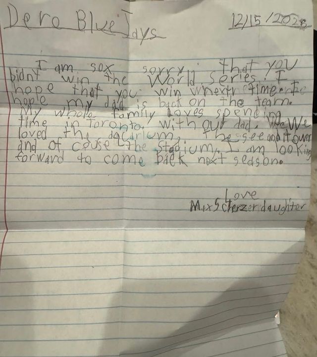 미국 메이저리그(MLB)의 '리빙 레전드' 맥스 슈어저가 26일 원소속팀 토론토 블루제이스와 1년 최대 1300만 달러에 재계약을 체결했다. 슈어저의 계약 소식이 전해진 이후 그의 아내 에리카는 딸 브룩이 지난해 말 토론토 구단에 보냈던 편지를 공개했다. 에리카 SNS