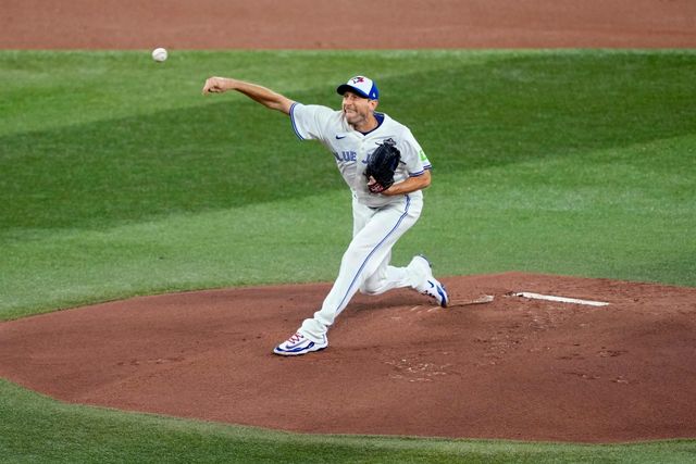 미국 메이저리그(MLB)의 '리빙 레전드' 맥스 슈어저가 26일 원소속팀 토론토 블루제이스와 1년 최대 1300만 달러에 재계약을 체결했다. 슈어저의 계약 소식이 전해진 이후 그의 아내 에리카는 딸 브룩이 지난해 말 토론토 구단에 보냈던 편지를 공개했다. AP 연합뉴스