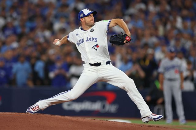 미국 메이저리그(MLB)의 '리빙 레전드' 맥스 슈어저가 26일 원소속팀 토론토 블루제이스와 1년 최대 1300만 달러에 재계약을 체결했다. 슈어저의 계약 소식이 전해진 이후 그의 아내 에리카는 딸 브룩이 지난해 말 토론토 구단에 보냈던 편지를 공개했다. AP 연합뉴스