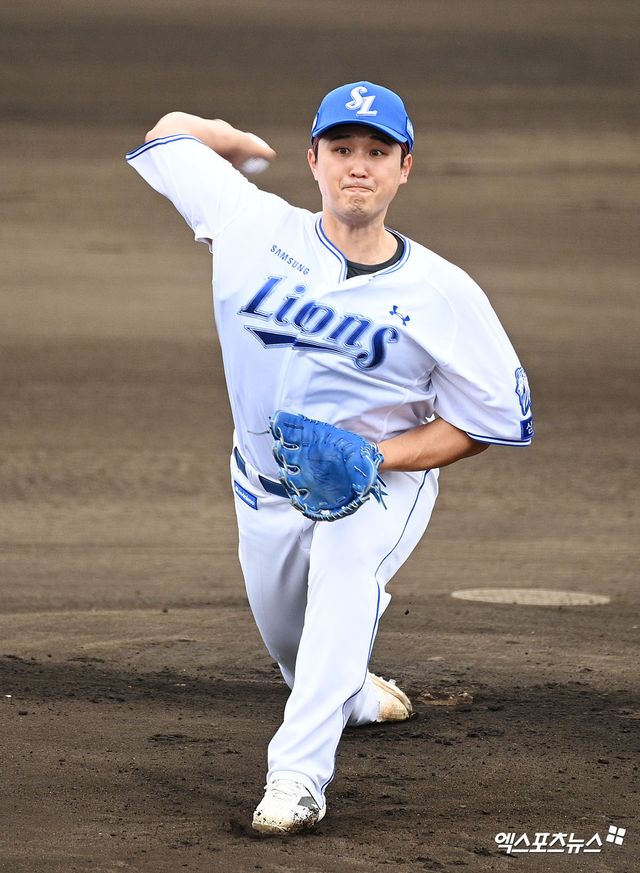 지난 20일 오후 일본 오키나와 온나손 아카마 구장에서 열린 WBC 대표팀과 삼성 라이온즈의 연습경기, 1회초 삼성 선발투수 최원태가 공을 힘차게 던지고 있다. 엑스포츠뉴스 DB