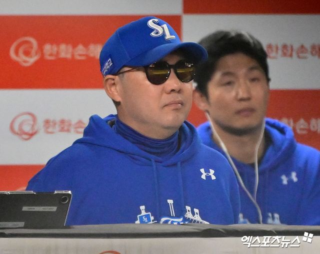 박진만 삼성 감독은 28일 일본 오키나와 셀룰러 스타디움에서 열린 일본프로야구(NPB) 요미우리 자이언츠와 연습경기를 앞두고 취재진을 만나 '매닝은 팔꿈치 쪽 큰 손상이 발견돼 수술해야 하는 쪽으로 결과가 나왔다. 그래서 지금 (이종열) 단장님이 급하게 한국으로 들어갔고, 대체 외국인을 알아보려고 움직이는 상황'이라고 밝혔다. 엑스포츠뉴스DB