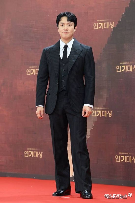 ​​가수 겸 배우 김동완