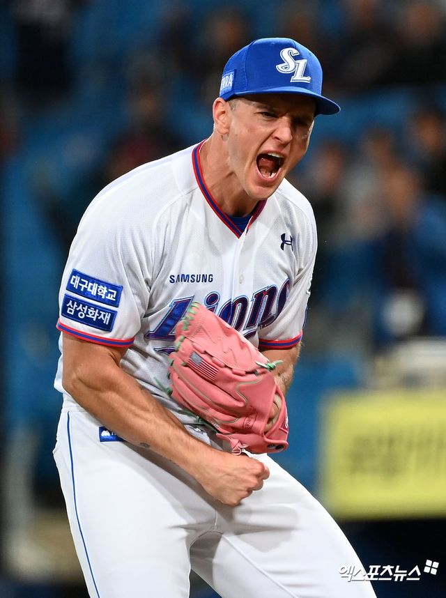 26일 오후 대구삼성라이온즈파크에서 열린 ’2023 신한은행 SOL KBO리그’ 두산 베어스와 삼성 라이온즈의 경기, 6회초 수비를 마친 삼성 선발투수 뷰캐넌이 기뻐하고 있다. 엑스포츠뉴스 DB