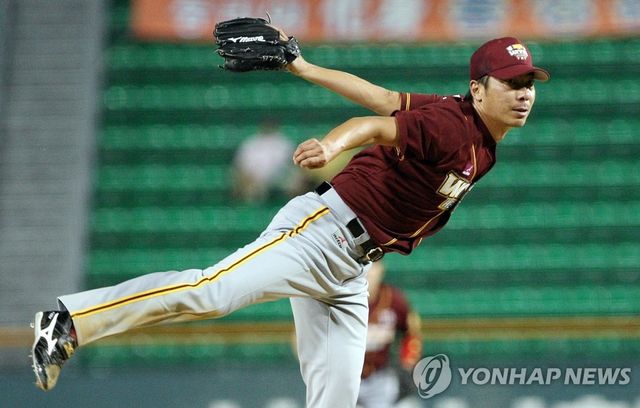 롯데 자이언츠 스페셜 어드바이저로 영입된 일본 야구의 전설적인 마무리 투수 타카츠 신고 전 야쿠르트 스왈로스 감독. 사진 연합뉴스