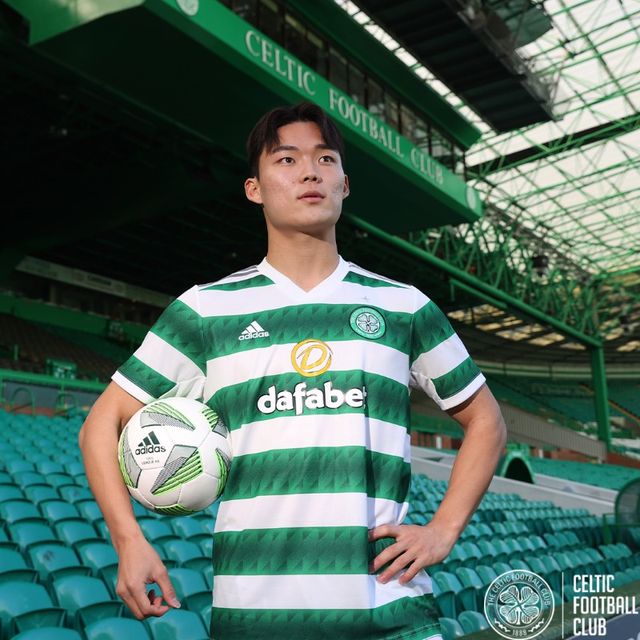 국가대표 공격수 오현규가 튀르키예 명문 베식타스로 이적하며 자신의 가치를 입증했다. 특히 K리그 무대를 떠난 지 불과 3년여 만에 이적료를 5배 이상 끌어올리며 유럽 무대에서의 경쟁력을 확실히 증명해 냈다. 베식타스는 오현규를 영입하기 위해 헹크 측에 옵션 포함 총액 1500만 유로(약 256억원)라는 거액을 베팅했다. SNS