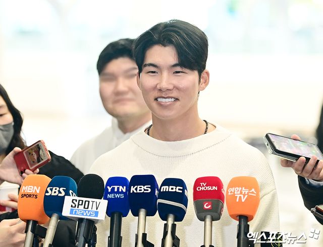 미국 메이저리그 2년차를 맞은 LA 다저스의 김혜성이 주전 2루수를 놓고 경쟁할 것으로 보였던 베테랑 이반 이바네즈의 방출로 팀 내 입지가 더욱 탄탄해질 것으로 보인다. 사진 엑스포츠뉴스 DB