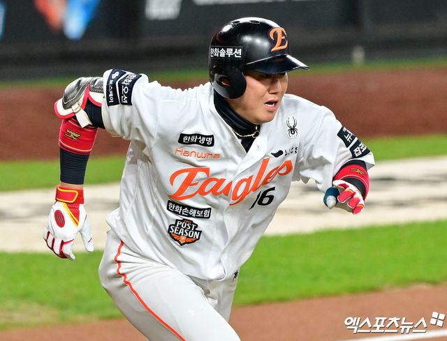 FA 손아섭이 약 3개월 간의 긴 협상 끝에 원소속팀 한화 이글스와 1년 1억원 단년계약을 체결했다. 지난해 내야수 하주석이 1년 1억 1000만원(옵션 2000만원)에 재계약한 것과 비슷한 양상이다. 하주석은 2025시즌 어렵게 쟁취한 출장 기회에서 준수한 성적을 찍어내며 반등에 성공했다. 손아섭도 그러지 못하리란 법은 없다. 엑스포츠뉴스 DB