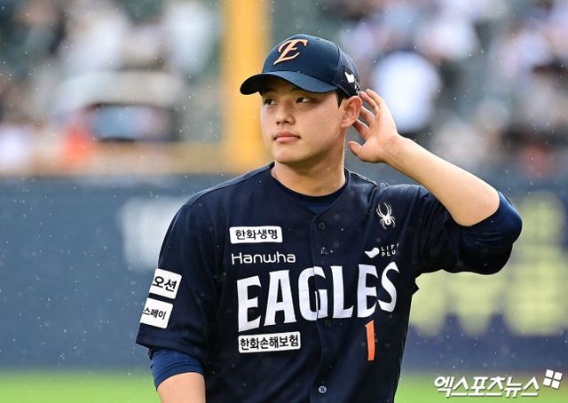 지난 4일 불펜 피칭 준비 도중 어깨 통증을 느낀 한화 이글스 문동주가 6일 귀국해 다음 날 병원 정밀 검진을 받을 예정이다. 그는 이번 어깨 부상으로 2026 월드베이스볼클래식(WBC) 대표팀 합류가 불발됐다. 엑스포츠뉴스 DB