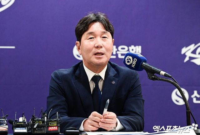6일 오전 서울 중구 프레스센터에서 열린 2026 WBC 대한민국 야구 대표팀 최종 명단 발표 기자회견에 참석한 류지현 감독이 취재진의 질문에 답하고 있다. 태평로, 박지영 기자