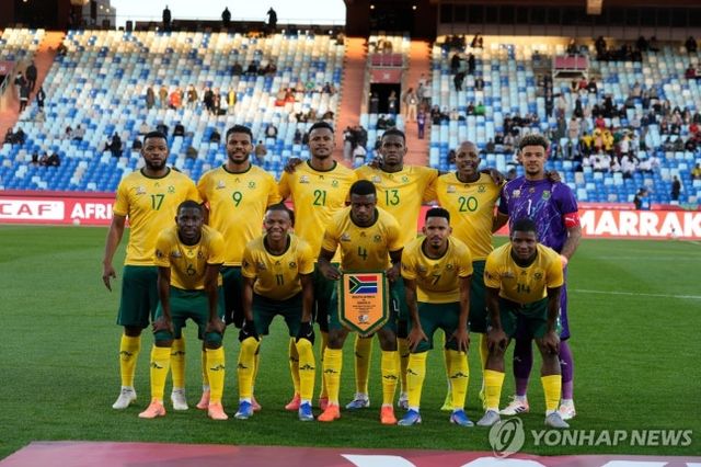 026 국제축구연맹(FIFA) 북중미 월드컵에서 홍명보호와 같은 A조에 속한 남아프리카공화국이 3월 A매치 상대로 파나마를 낙점했다. 한국전을 대비한 아시아 팀과의 평가전 대신 개막전 상대인 멕시코를 겨냥한 행보다. 다만 조별리그 마지막 3차전에서 맞붙는 한국전의 중요성을 고려할 때, 아시아 팀과의 평가전 부재는 다소 의아한 대목이다. 연합뉴스