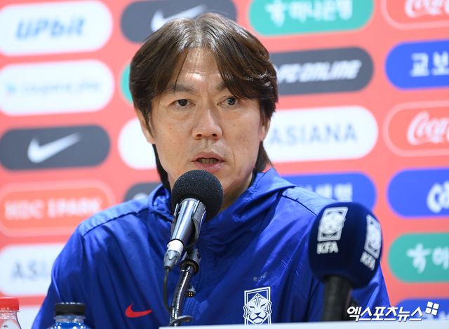 026 국제축구연맹(FIFA) 북중미 월드컵에서 홍명보호와 같은 A조에 속한 남아프리카공화국이 3월 A매치 상대로 파나마를 낙점했다. 한국전을 대비한 아시아 팀과의 평가전 대신 개막전 상대인 멕시코를 겨냥한 행보다. 다만 조별리그 마지막 3차전에서 맞붙는 한국전의 중요성을 고려할 때, 아시아 팀과의 평가전 부재는 다소 의아한 대목이다. 엑스포츠뉴스DB