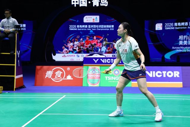 한국 배드민턴 레전드 박주봉 감독의 치밀한 전략과 셔틀콕 여제 안세영의 확실한 마무리가 한국 여자 배드민턴의 숙원 사업을 해결했다. 대한민국 여자 배드민턴 대표팀이 중국을 꺾고 대회 창설 10년 만에 사상 첫 아시아 단체전 우승을 차지했다. 한국 대표팀은 8일 중국 칭다오에서 열린 2026 아시아남녀단체배드민턴선수권대회 여자 단체전 결승에서 중국을 3-0으로 완파했다. 여자단식 세계 1위 안세영을 주요 경기에만 투입하고 상대 단식 레벨이 떨어지는 팀엔 아끼면서 월드클레스 케미스트리 이룬 것이 우승 원동력으로 꼽힌다. 아시아배드민턴연맹, 대한배드민턴협회