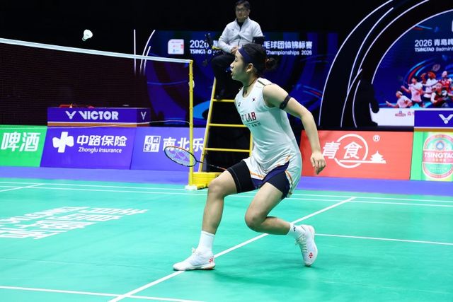 한국 배드민턴 레전드 박주봉 감독의 치밀한 전략과 셔틀콕 여제 안세영의 확실한 마무리가 한국 여자 배드민턴의 숙원 사업을 해결했다. 대한민국 여자 배드민턴 대표팀이 중국을 꺾고 대회 창설 10년 만에 사상 첫 아시아 단체전 우승을 차지했다. 한국 대표팀은 8일 중국 칭다오에서 열린 2026 아시아남녀단체배드민턴선수권대회 여자 단체전 결승에서 중국을 3-0으로 완파했다. 여자단식 세계 1위 안세영을 주요 경기에만 투입하고 상대 단식 레벨이 떨어지는 팀엔 아끼면서 월드클레스 케미스트리 이룬 것이 우승 원동력으로 꼽힌다. 아시아배드민턴연맹, 대한배드민턴협회