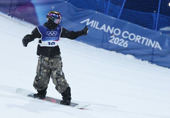 대한민국 여자 스노보드 기대주 유승은(성복고)은 9일(한국시간) 이탈리아 리비뇨 스노우 파크에서 열린 2026 밀라노·코르티나담페초 동계올림픽 스노보드 여자 빅에어 예선에서 합계 166.50점을 받아 29명 중 4위에 올라 결선행에 성공했다. 유승은은 이날 한국 여자 스노보드 최초로 빅에어 종목에 출전했다. 유승은은 이날 예선에서 성적이 가장 좋은 상위 12인에 포함돼 오는 10일 오전 2시30분 같은 장소에서 열리는 결선에 출전할 수 있게 됐다. 연합뉴스
