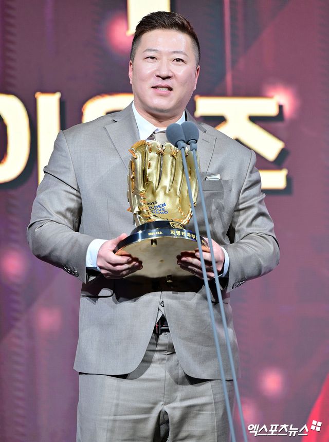 2025시즌 종료 후 계약기간 2년, 총액 26억 원에 삼성 라이온즈로 돌아온 리그 최고의 좌타거포 최형우. 사진 엑스포츠뉴스 DB