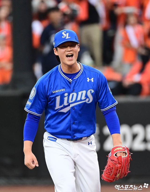 삼성 라이온즈 우완투수 이호성이 수술대에 오른다. 스프링캠프에서 투구 훈련 도중 오른쪽 팔꿈치에 통증을 느낀 이호성은 최근 국내 병원 4곳에서 MRI 검진을 받았다. 검진 결과 오른쪽 팔꿈치 내측인대 수술이 필요하다는 소견을 받았다. 지난달 22일 마지막 투구 이후 통증의 정도가 심해졌다는 게 구단의 설명이다. 엑스포츠뉴스 DB